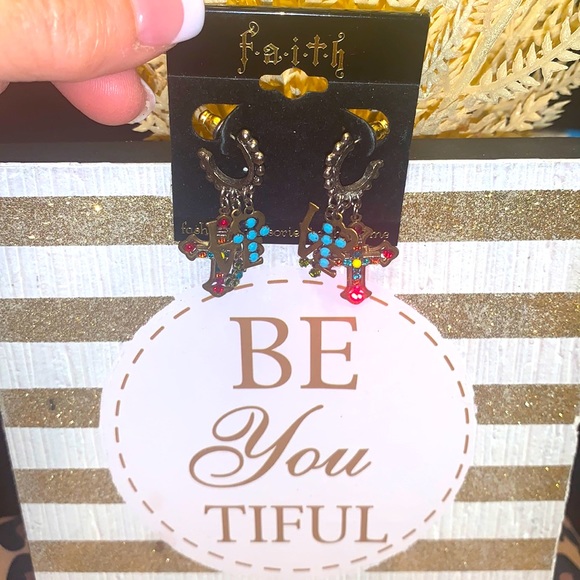 NWT⭐️F.A.I.T.H. Company “It’s a Charmed Life” Cross Charms EARRINGS GG-E146B - Picture 3 of 5